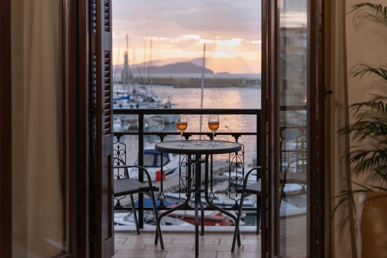 Destino Home Overlooking The Venetian Port Of Chania La Canea Esterno foto